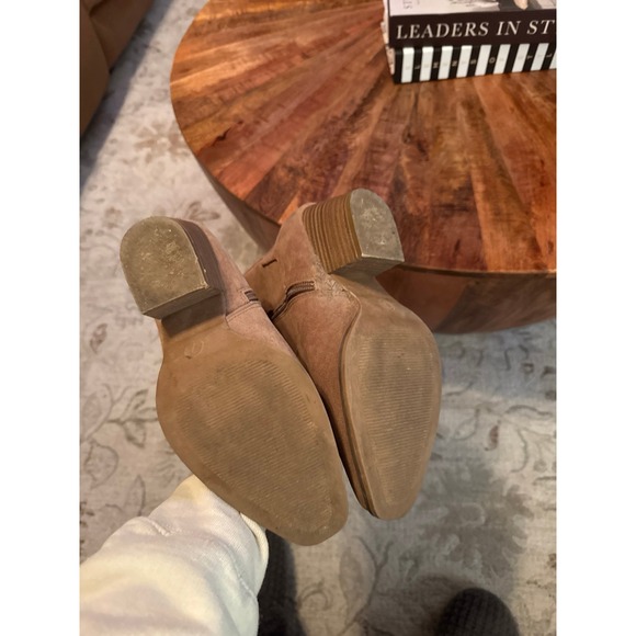 Booties‎ (7) - Picture 4 of 4